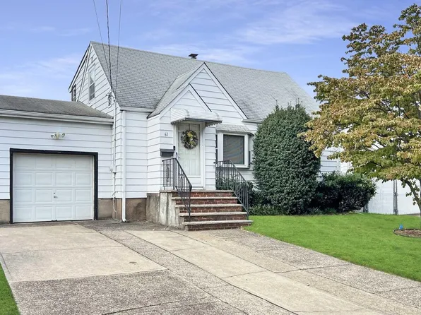 61 Tuella Ave, Elmwood Park, NJ 07407