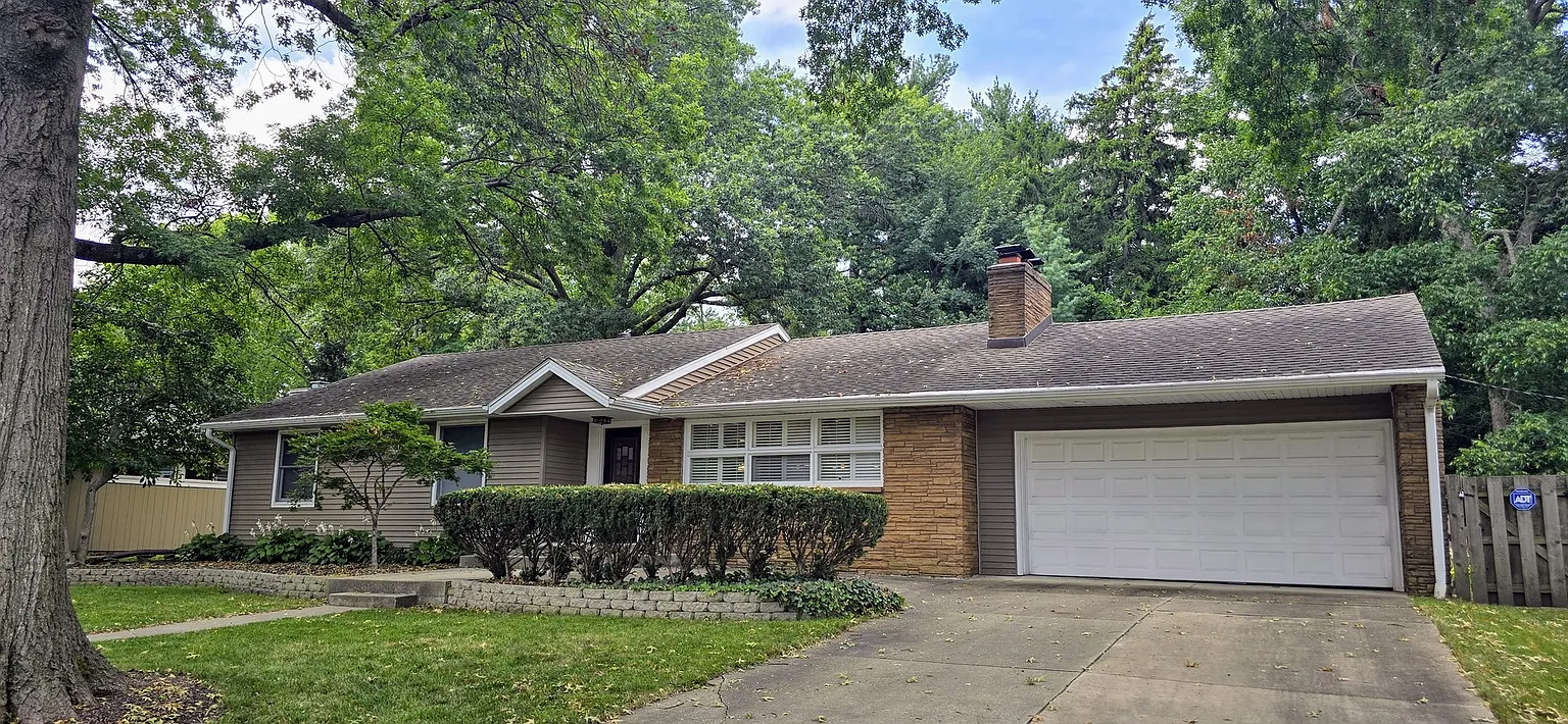 704 La Sell Dr photo 1