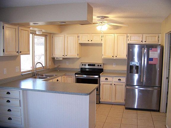 5th image of 6612 Gisele Dr NE
