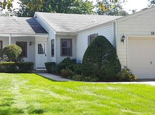 18 Knolls Dr, Stony Brook, NY 11790
