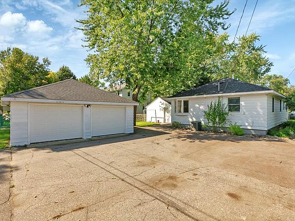 3rd image of 848 35th Ave N