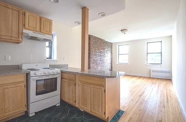 Rented by City Connections Realty | media 8