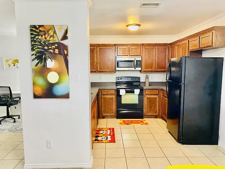 2 bed, 1000 sqft, $1,600 — Photo 2