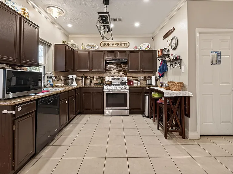 3611 Stacy Park Cir — Photo 16