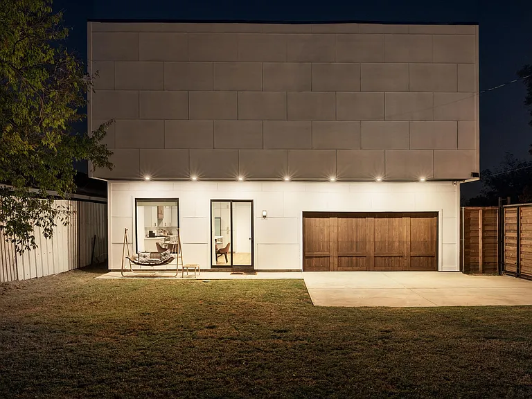 2429 S Ewing Ave — Photo 30