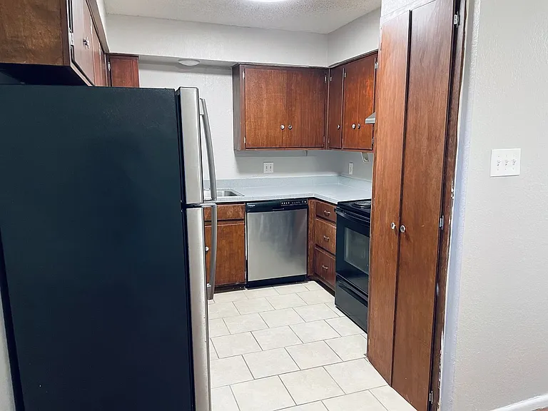 Courtyards West Updated Living in Central Lubbock — Photo 5