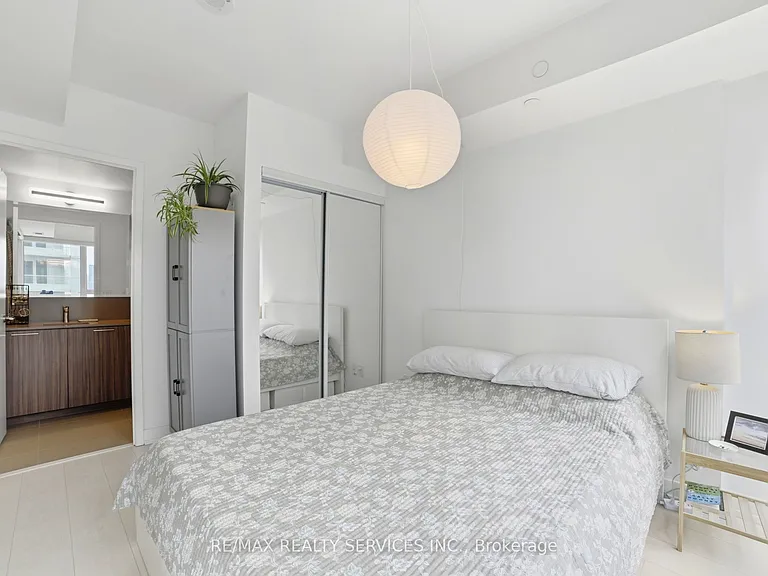 19 Western Battery Rd #2121 — Photo 11
