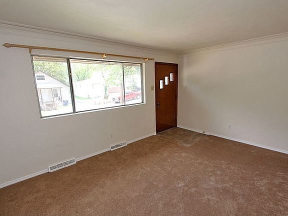 3rd image of 3203 W Tennyson Ave