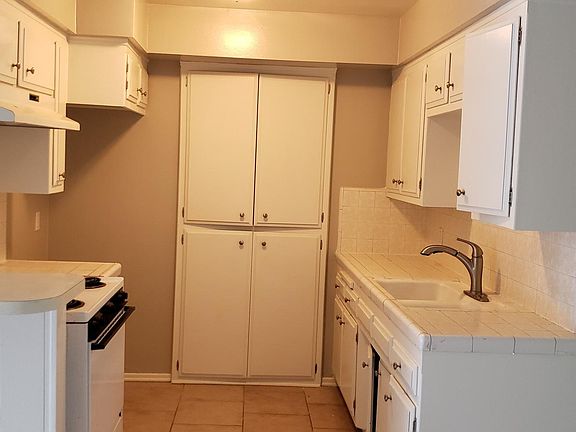 3rd image of 255 Temple Ave APT 2