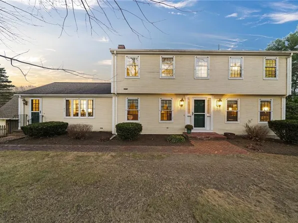 51 Countryside Dr, Cumberland, RI 02864