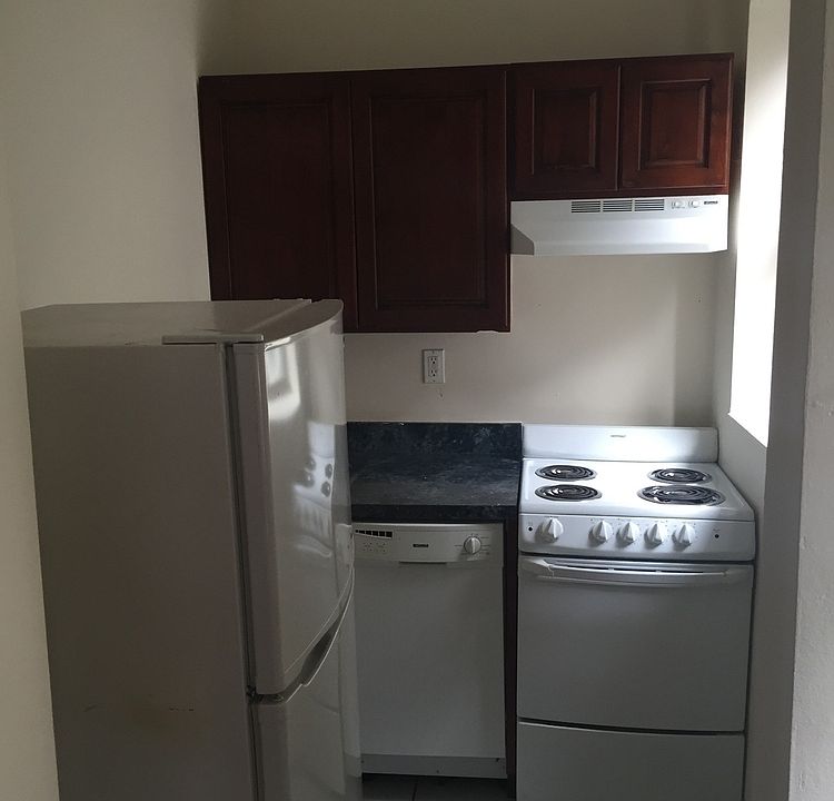 1st image of 14 Putnam Ave #1