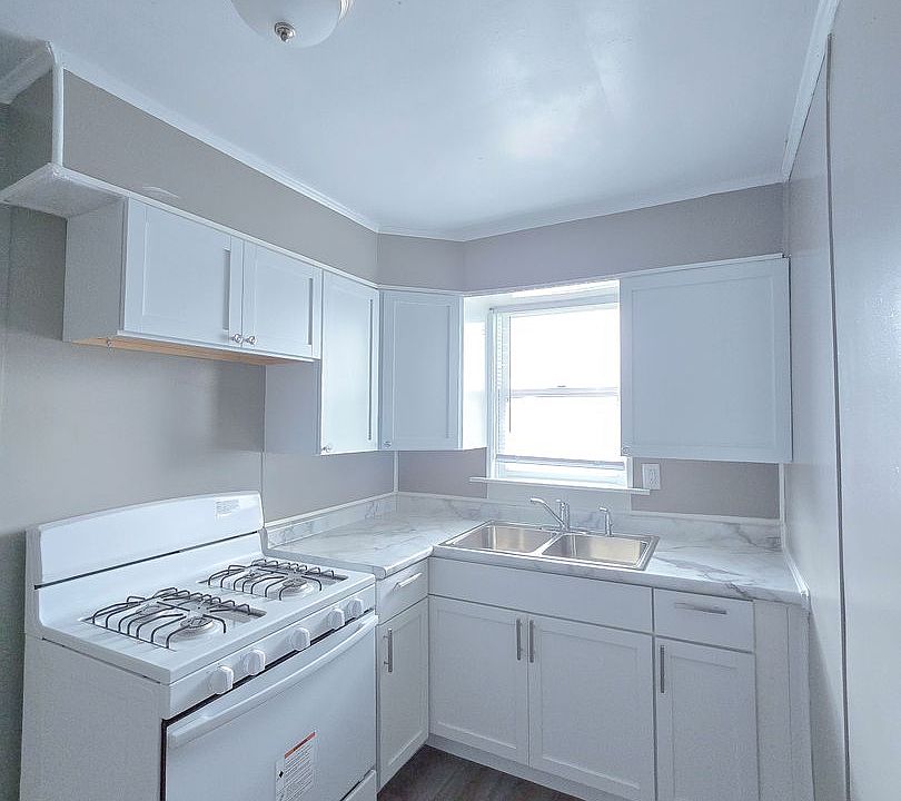 1st image of 216 E Madison St
