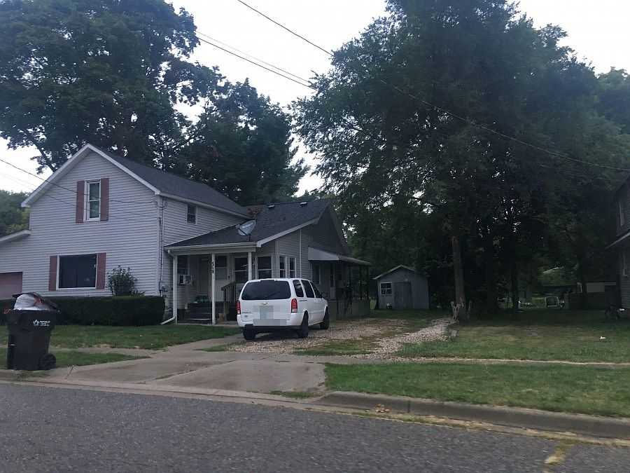 2nd image of 718 W Seminary St