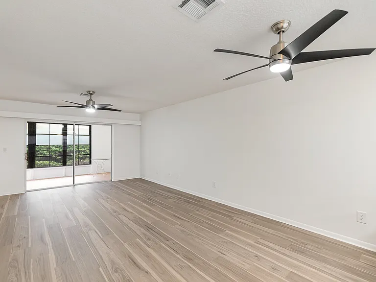 255 Paradise Blvd #11 — Photo 4