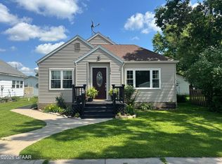 106 E 1st Ave S, Cavalier, ND 58220