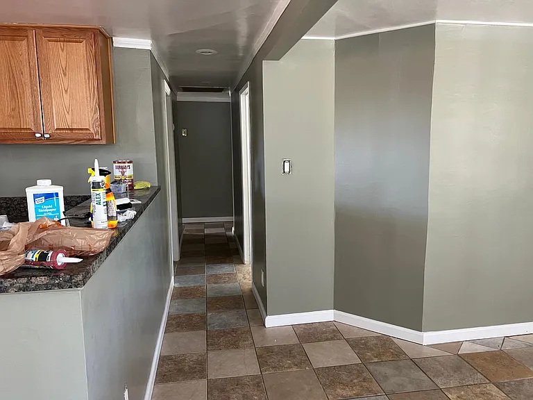 225 W 1st St — Photo 10