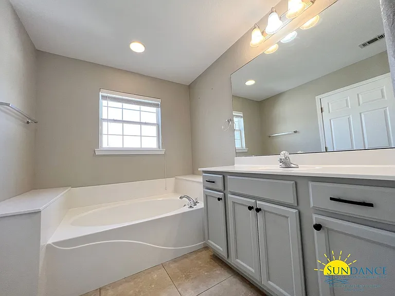 133 Farrah Ave — Photo 12