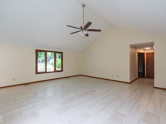 3rd image of 180 Hollowview Dr
