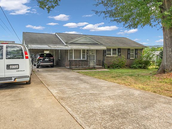 2nd image of 208 Derwood Cir