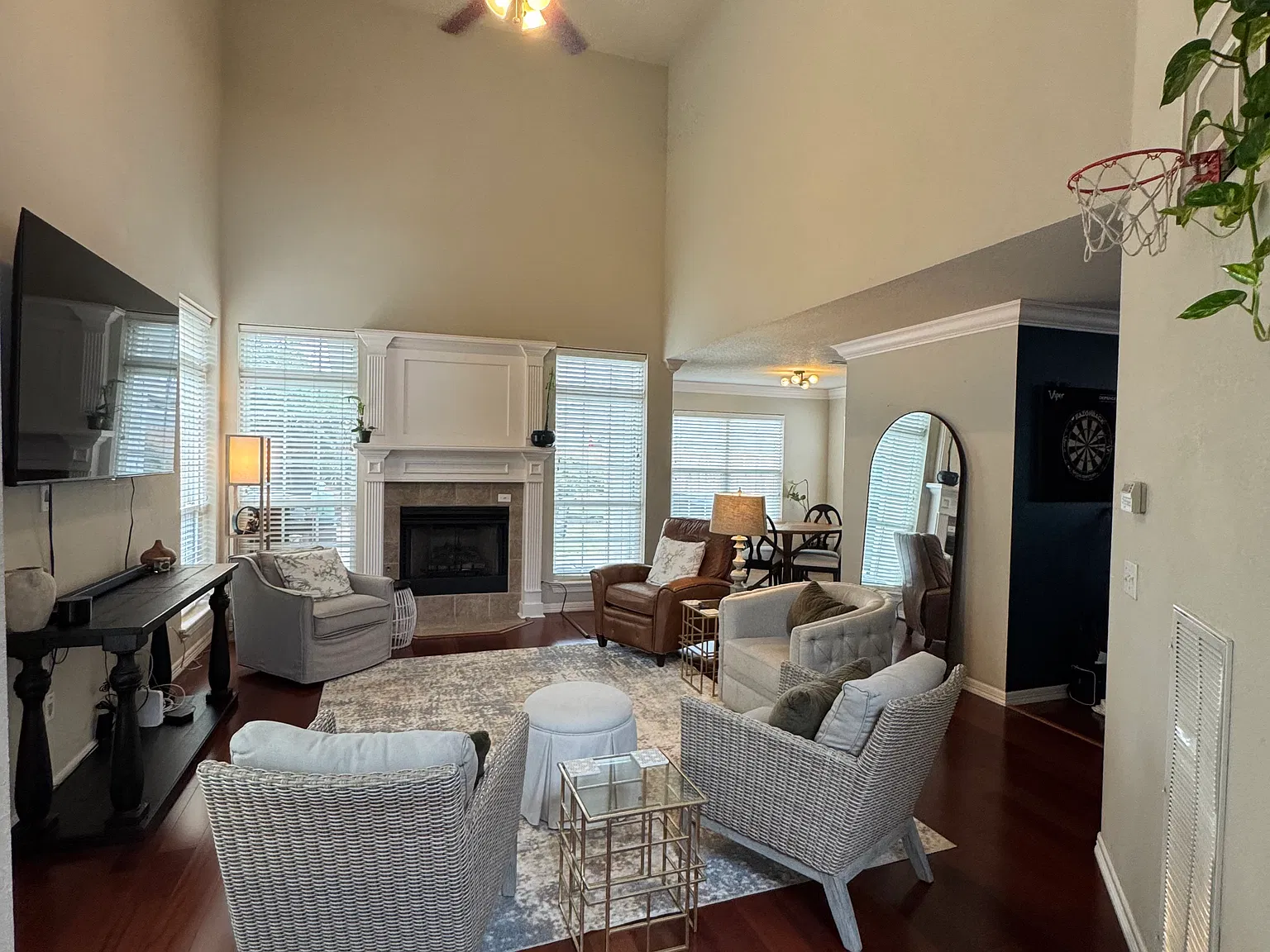 3 bed, 1895 sqft, $2,100 — Photo 3