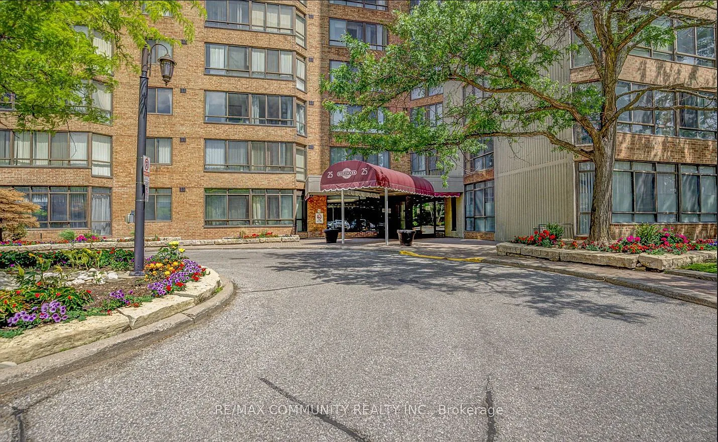 4 bed, $3,200 — Photo 2