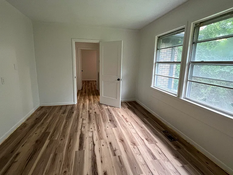 905 Lynn Dale Ln — Photo 13