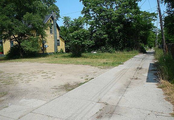4th image of 101 S Seeley St