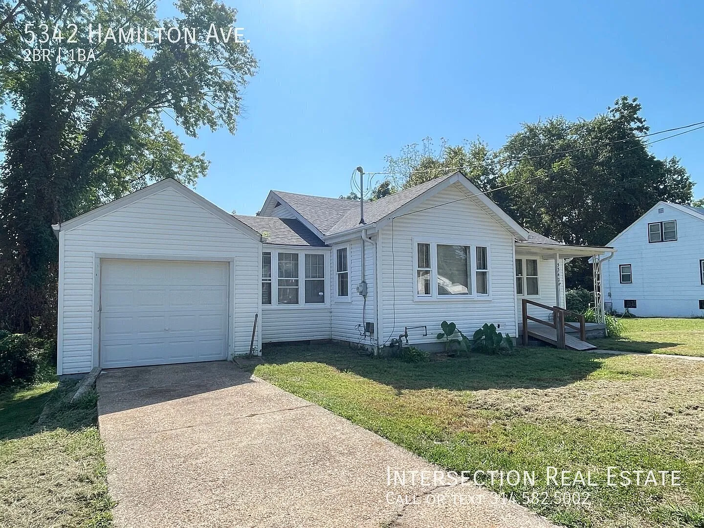 Spacious 2Bed/1Bath with Garage Parking and Lots of Updates — Photo 3