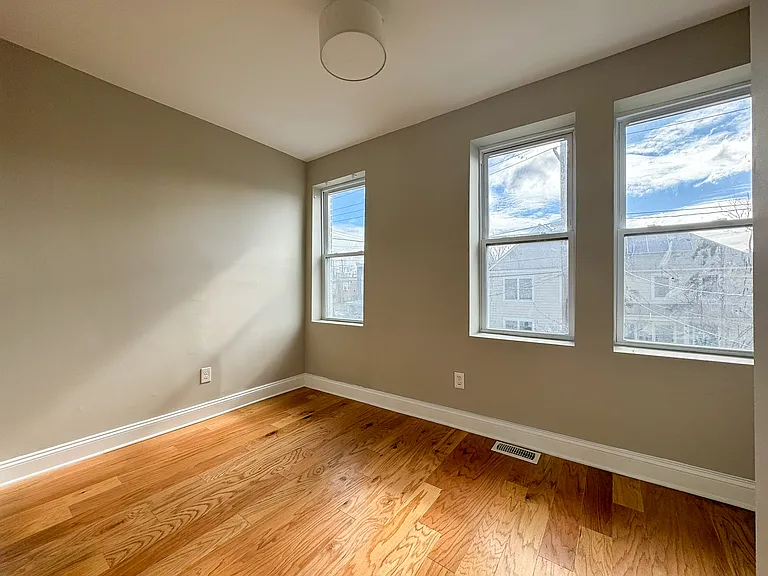 1838 Capitol Ave NE — Photo 16