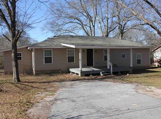 195 Magnolia St, Loganville, GA 30052