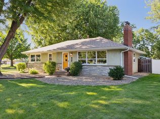 1031 Draper Ave, Roseville, MN 55113