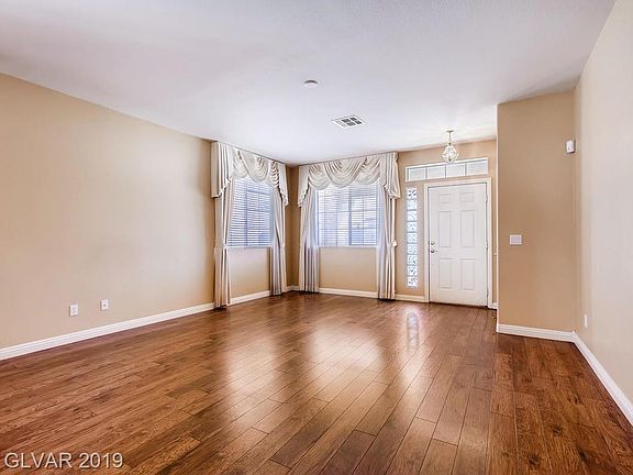 5th image of 1048 Painted Daisy Ave