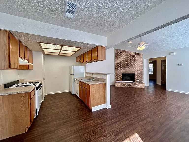 9217 Kempler Dr — Photo 2