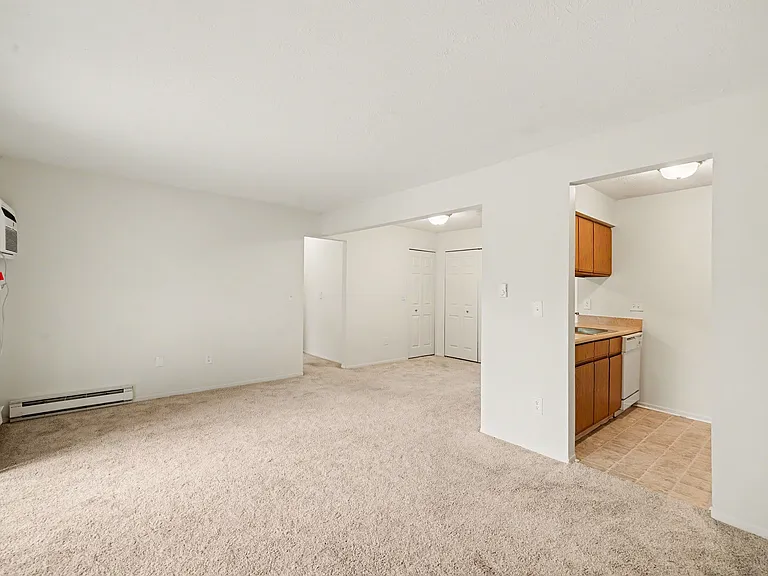 Eastgate Woods Apartments — Photo 4