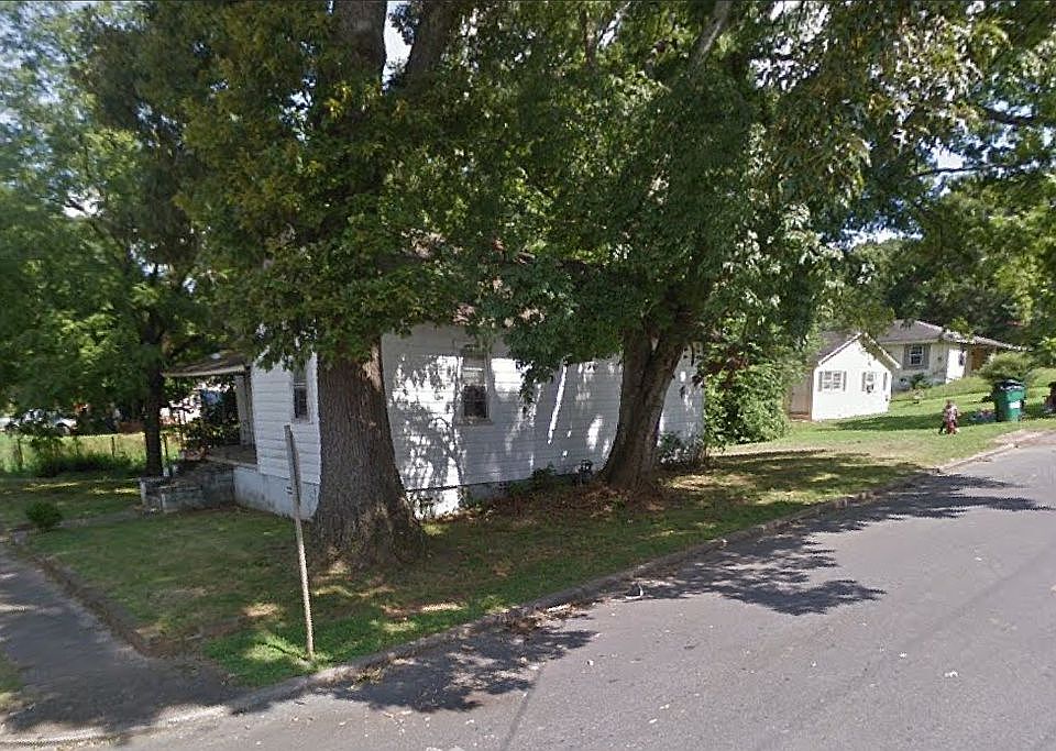 2nd image of 702 Fletcher St