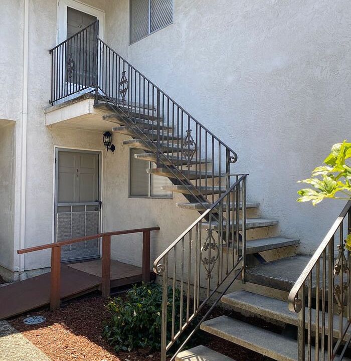 1st image of 300 Warren Ave #12