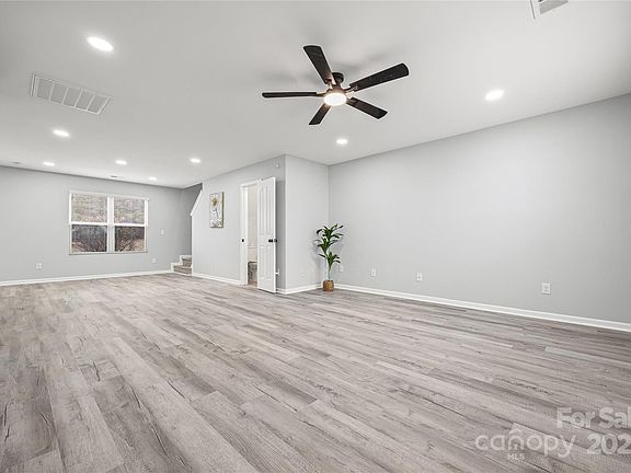 5th image of 916 Sundance Dr