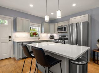 5 Pleasant St, Kittery, ME 03904