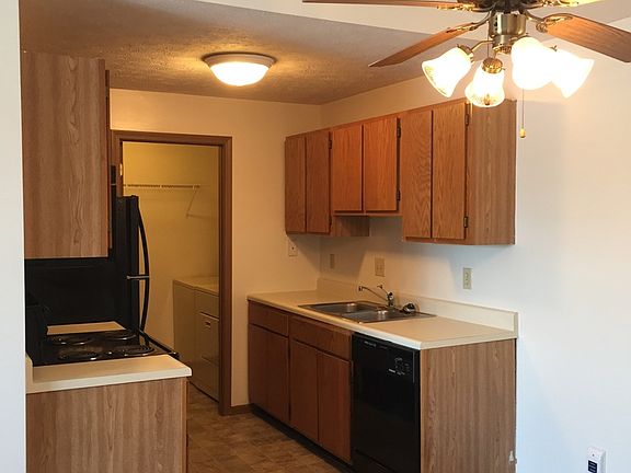 3rd image of 901 S 4th St #57