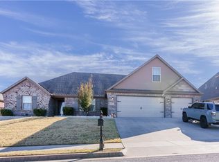 1411 Abbey Ln, Centerton, AR 72719