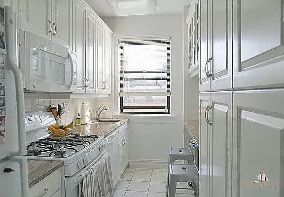 2nd image of 140 W 86th St APT 7C