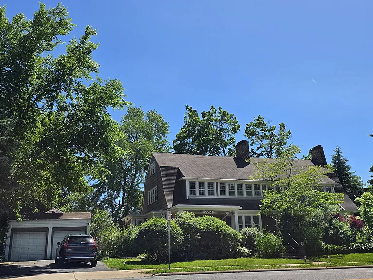 12724 Cedar Rd — Photo 2