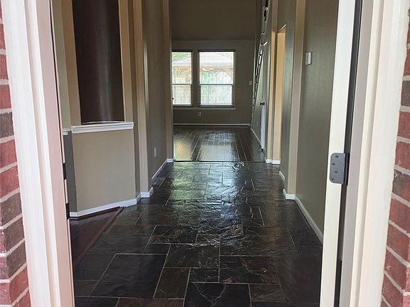 3rd image of 1138 Sussex Trl