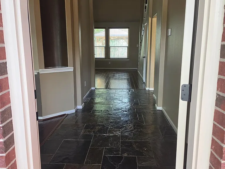 1138 Sussex Trl — Photo 3