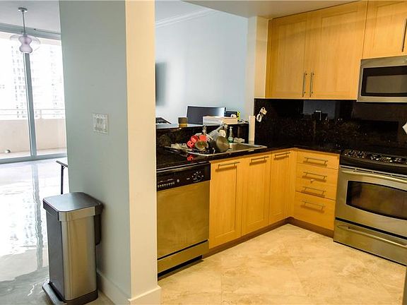 5th image of 511 SE 5th Ave APT 1420