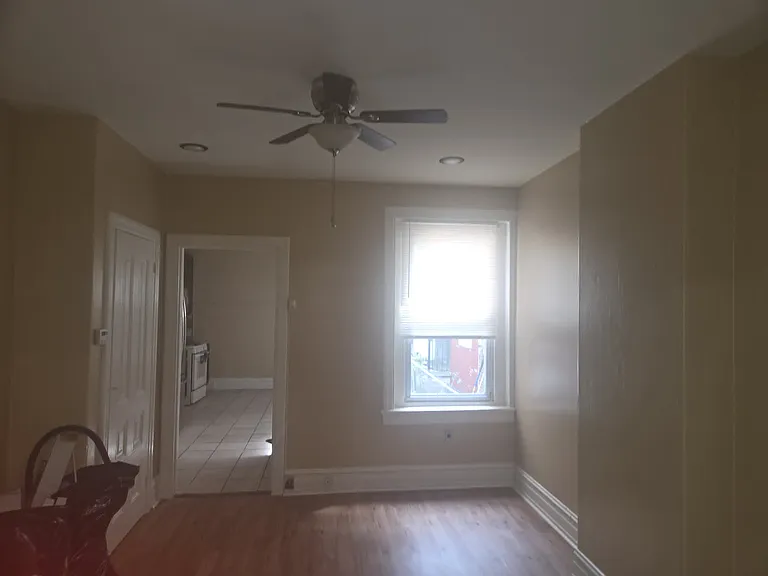 1007 Hyatt St — Photo 10