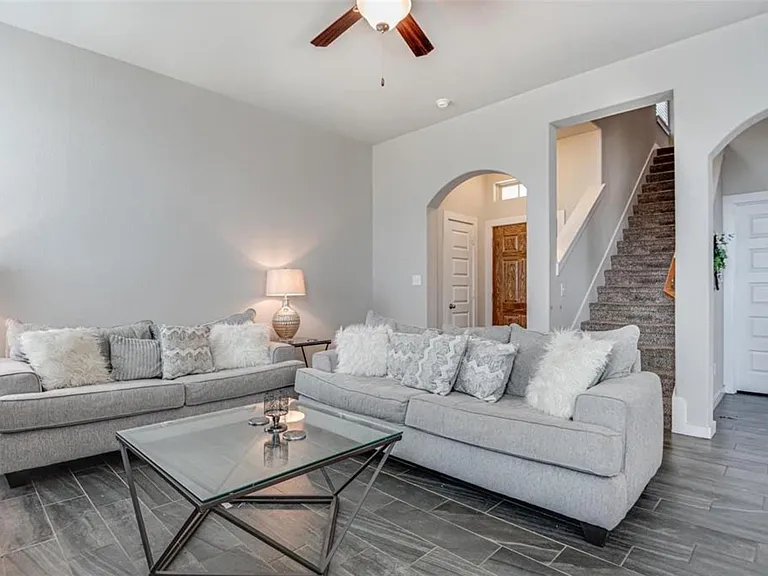 137 Lakeview Ct — Photo 13
