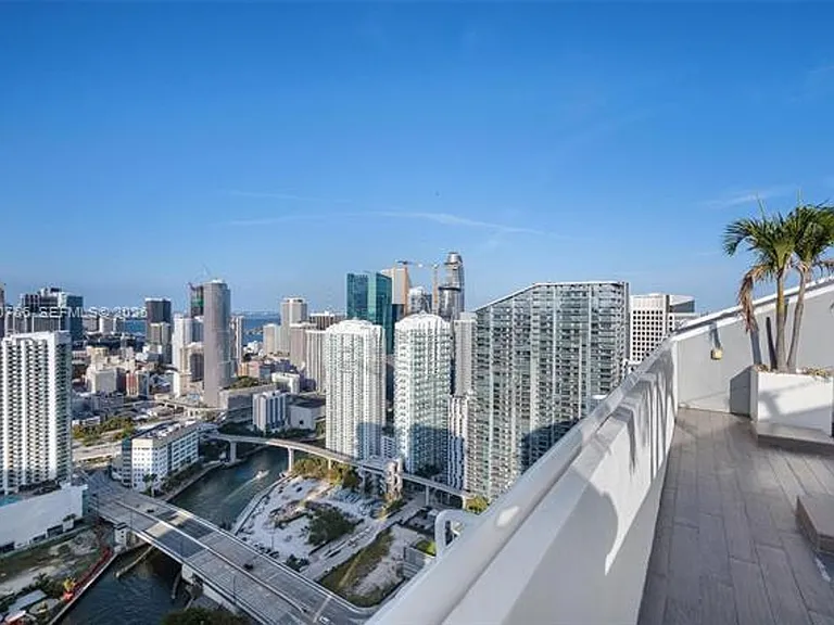 88 SW 7th St #4203 — Photo 48