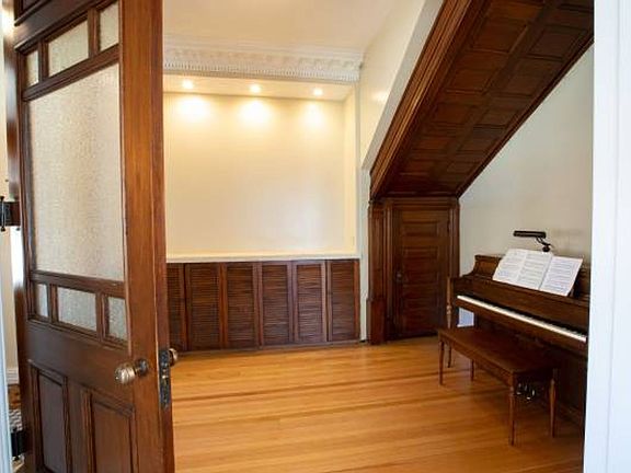 3rd image of 140 E 2nd Ave #3