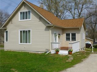 2 Hart Ave, Des Moines, IA 50315